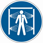 ISO 7010 M072 luchtdouche gebruiken — blauw-wit gebodsbord met persoon in overall in een luchtdouche