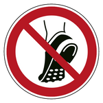ISO 7010 P035 geen schoenen met metalen noppen — rood-wit verbodsbord